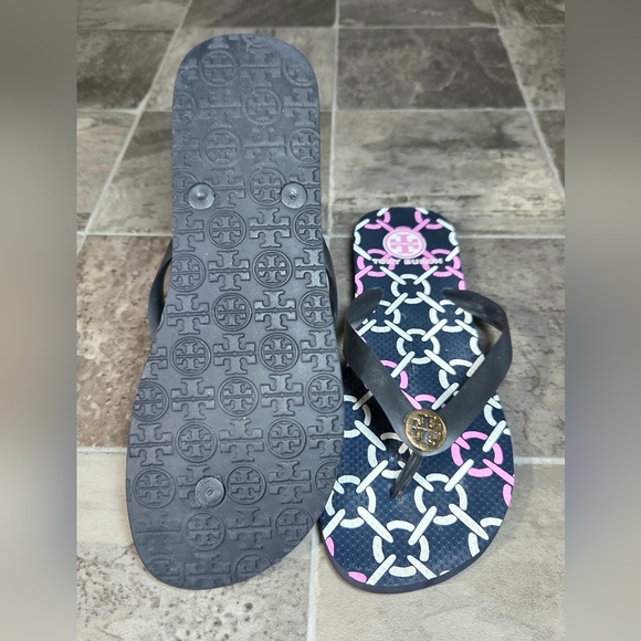 TORY BURCH SIGNATURE LOGO SANDALS. - Picture 6 of 9